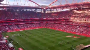 Recurso bate com estrondo na barra e ponta de lança falha Benfica – Vitória de Guimarães